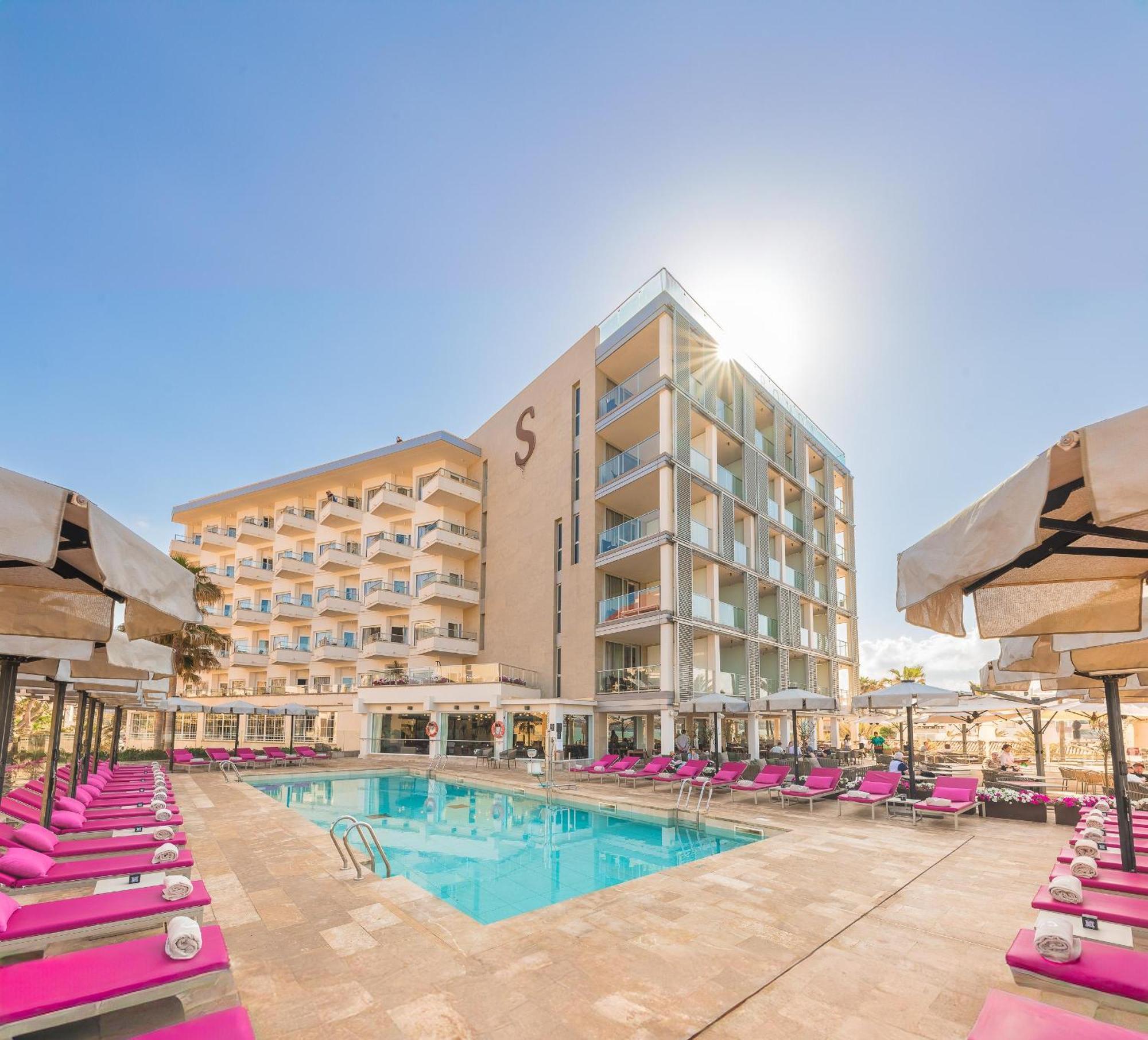 Pure Salt Garonda - Adults Only Hotel Плая де Палма Екстериор снимка The hotel's main pool