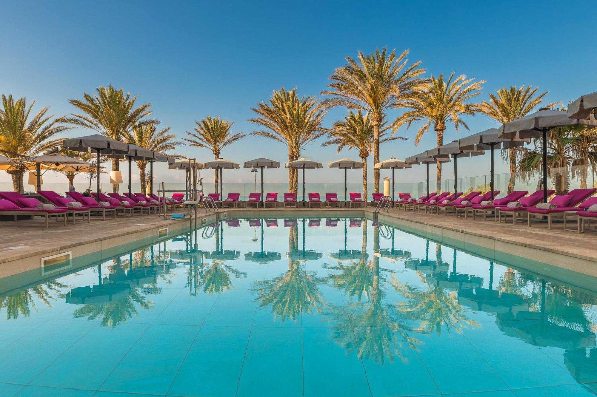 Pure Salt Garonda - Adults Only Hotel Плая де Палма Екстериор снимка The rooftop pool at the W Hotel in Marrakech