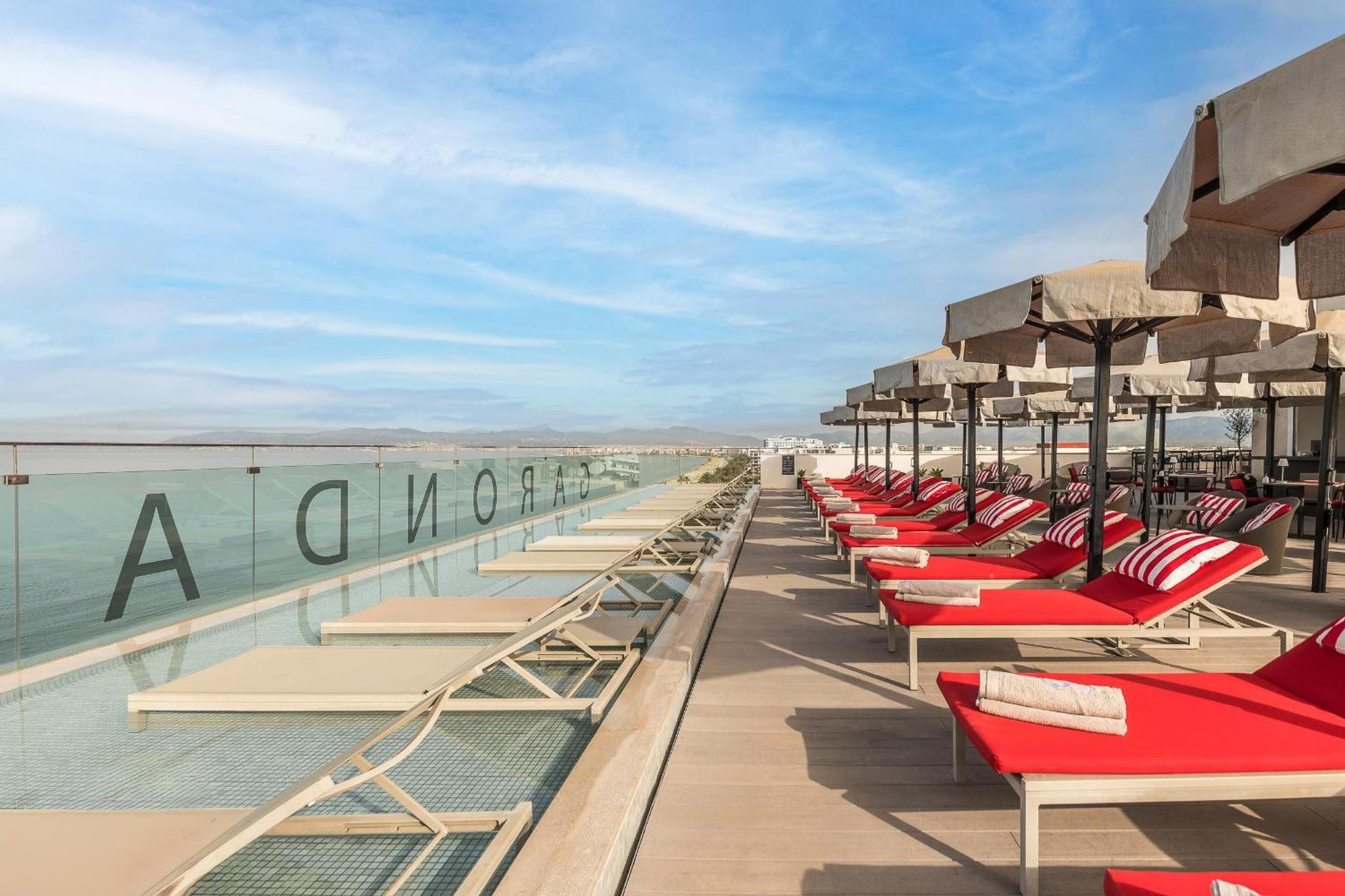 Pure Salt Garonda - Adults Only Hotel Плая де Палма Екстериор снимка The rooftop pool at the hotel